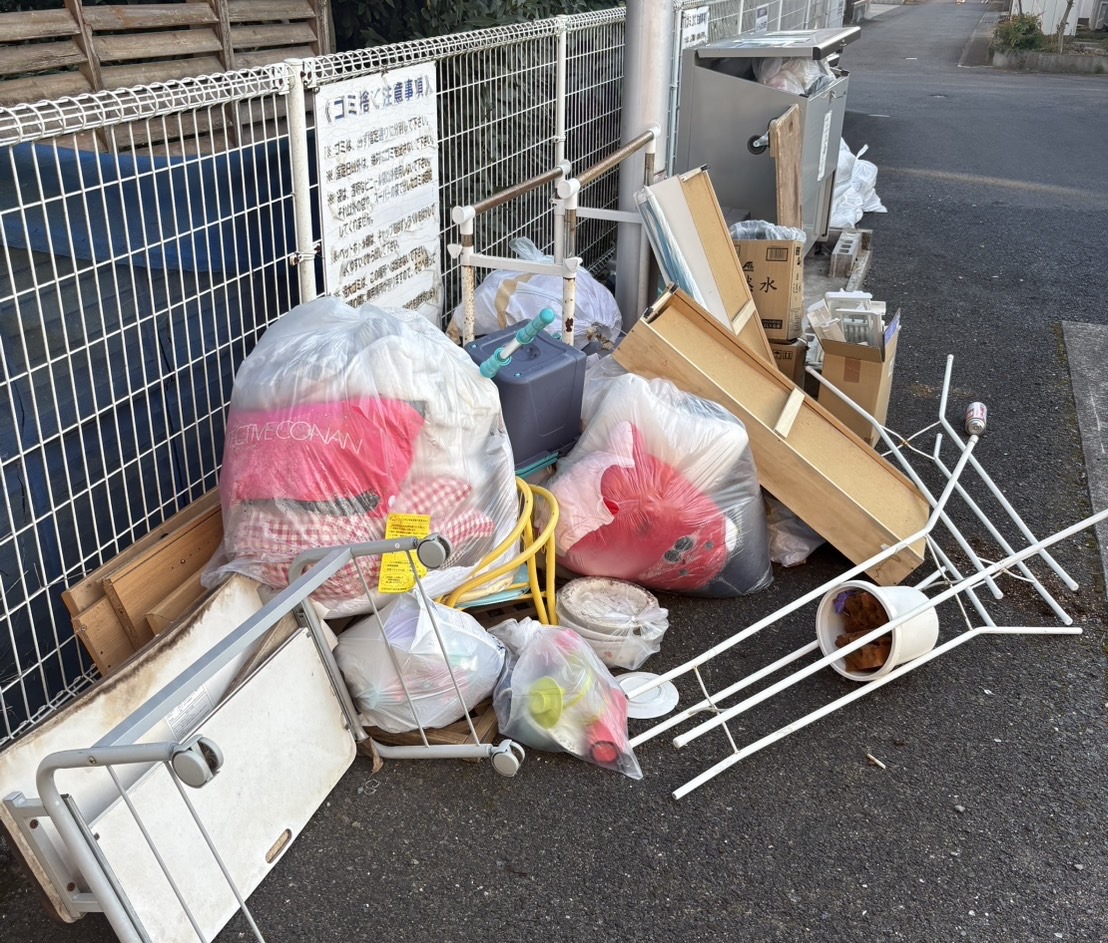 熊本市西区上熊本での引き取り事例｜袋詰めの衣類、板材、物干し、乳幼児用の柵